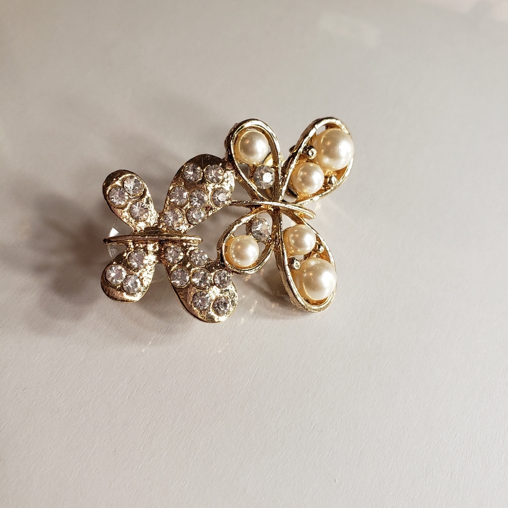 Gold Butterfly Pearl & Rhinestone Ear Cuff with Stud Earring – Elegant & Unique
